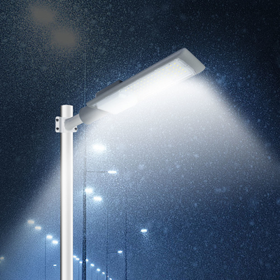 Anpassbares wasserdichtes LED-Straßenlicht IP65 und lange Lebensdauer 30000HRS für Langlebigkeit